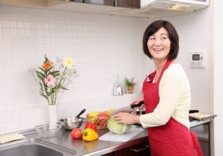 母